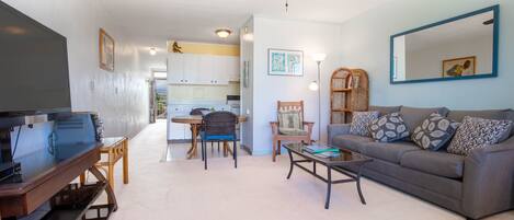 Condo, 1 Bedroom | Living area