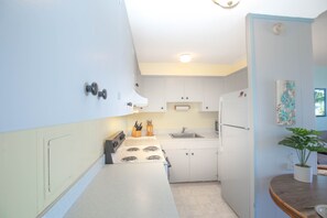 Condo, 1 Bedroom | Private kitchen | Fridge, oven, coffee/tea maker