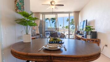 Condo, 1 Bedroom | Dining