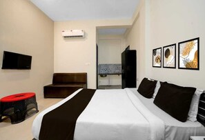 Phòng đôi Deluxe, quang cảnh thành phố | Bàn, khu vực làm việc phù hợp cho laptop 