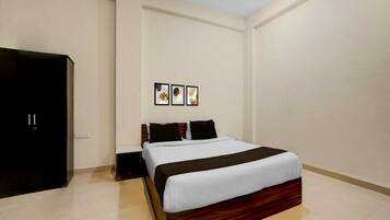 Deluxe Double Room, City View | Desk, laptop workspace, free WiFi