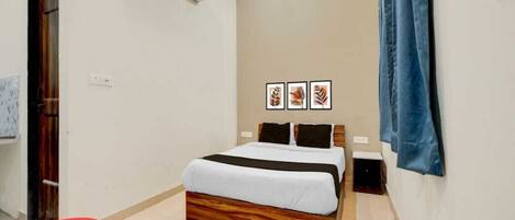 Deluxe Double Room, City View | Desk, laptop workspace, free WiFi