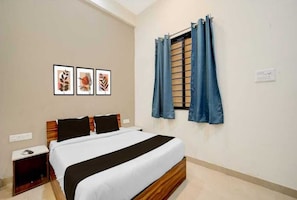 Deluxe Double Room, City View | Desk, laptop workspace, free WiFi