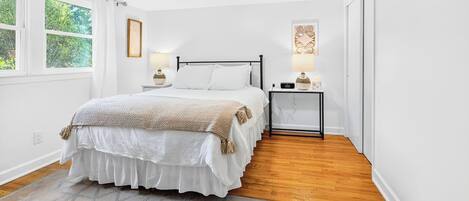 3 bedrooms, desk, iron/ironing board, free WiFi