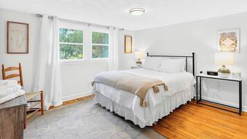 3 bedrooms, desk, iron/ironing board, free WiFi