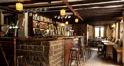 Rising Sun Inn - Bronn Ewhella