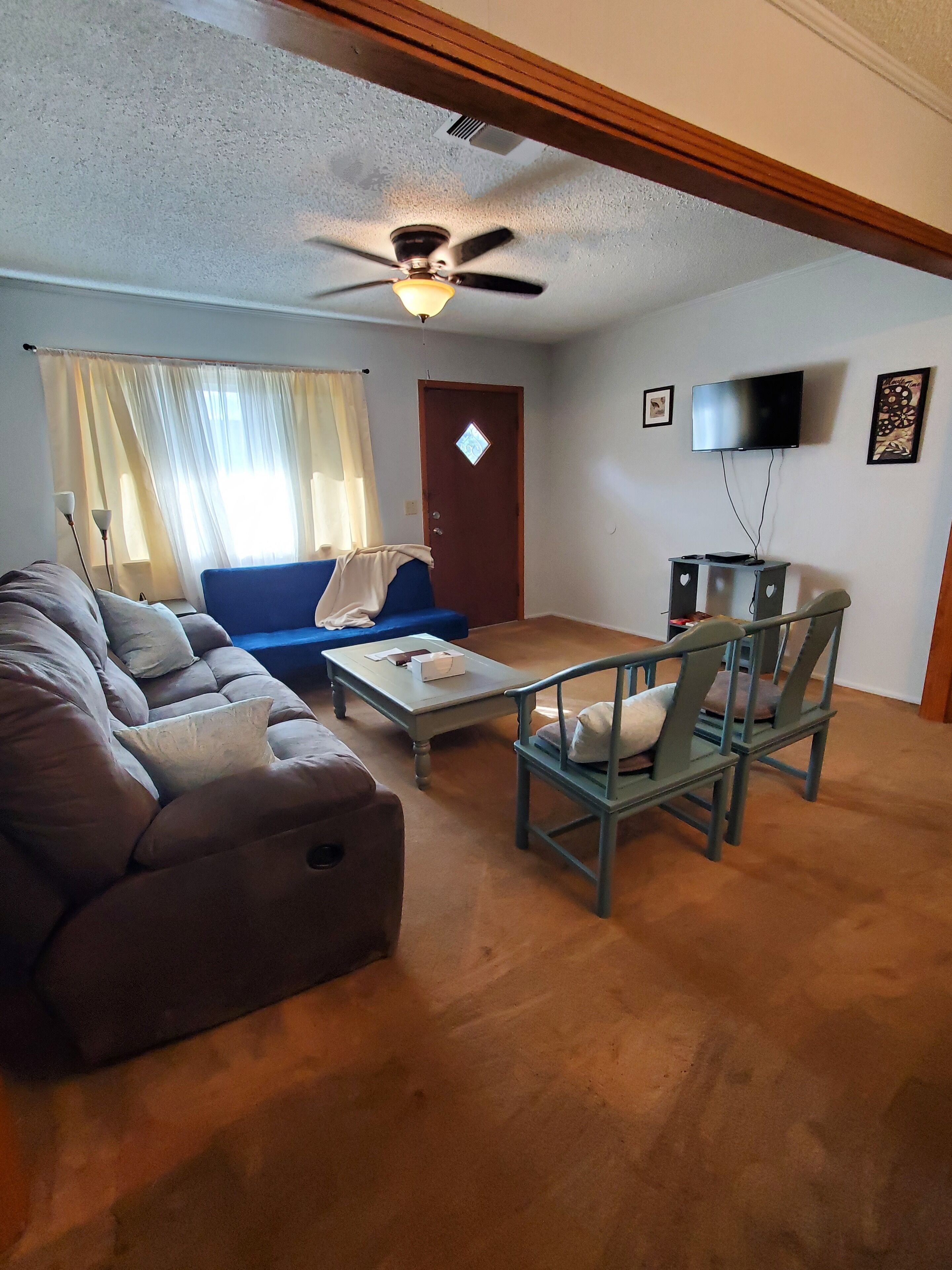 Smart TV, DVD player, books