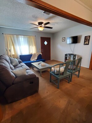 تلفزيون ذكي، مشغل دي في دي، كُتُب