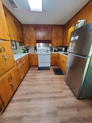 Fridge, microwave, oven, stovetop - The Duplex - 2 bedroom/1 bath, full kitchen duplex unit - family & pet friendly. (West Point)