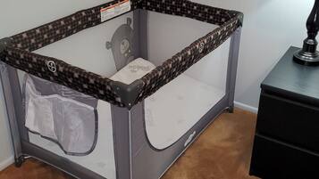 2 bedrooms, iron/ironing board, travel cot, free WiFi