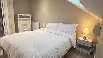 1 bedroom, iron/ironing board, internet, bed sheets