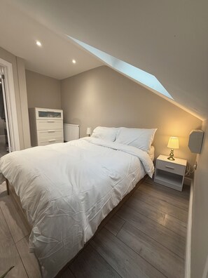 1 chambre, fer et planche à repasser, accès Internet, draps fournis