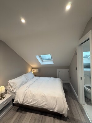 1 habitación, tabla de planchar con plancha, internet y ropa de cama 