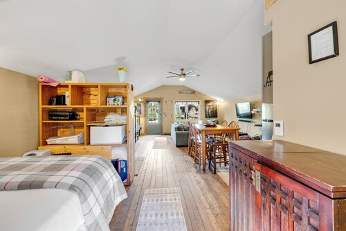 The Mountain Clubhouse-Your Cozy Cabin Stay