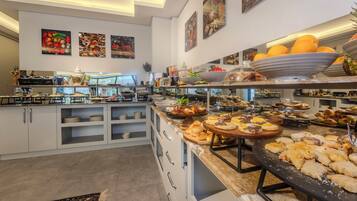 Free daily buffet breakfast