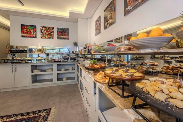 Desayuno bufé gratuito y diario