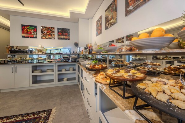 Free daily buffet breakfast