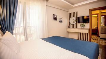 Deluxe-Suite, Balkon, Stadtblick | Schallisolierte Zimmer, Bügeleisen/Bügelbrett, kostenloses WLAN