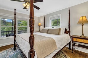 4 bedrooms, desk, iron/ironing board, travel cot