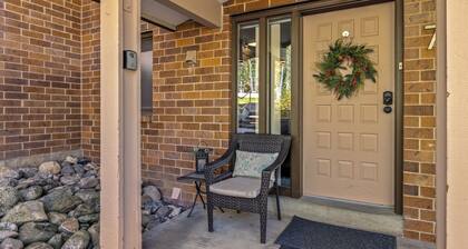 Charming Townhouse on Burgess Creek, Sauna, Winter Shuttle