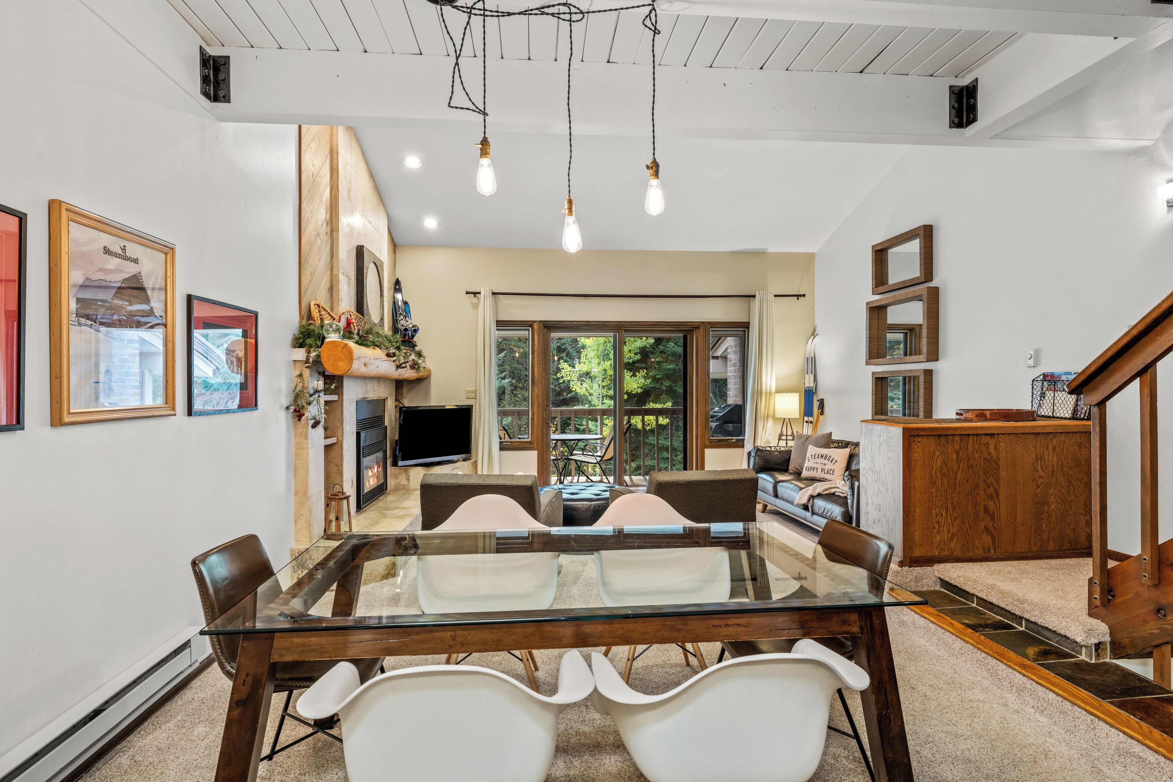 Télévision, cheminée