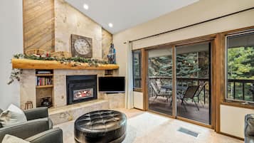 Télévision, cheminée