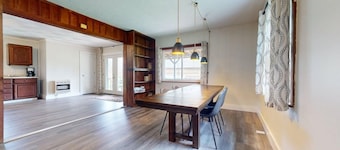 Pet-friendly cottage bordering Shawnee State Forest. Minutes from Shawnee State Park, Roosevelt Lake, Turkey Creek Lake, nature center, and hiking trails.