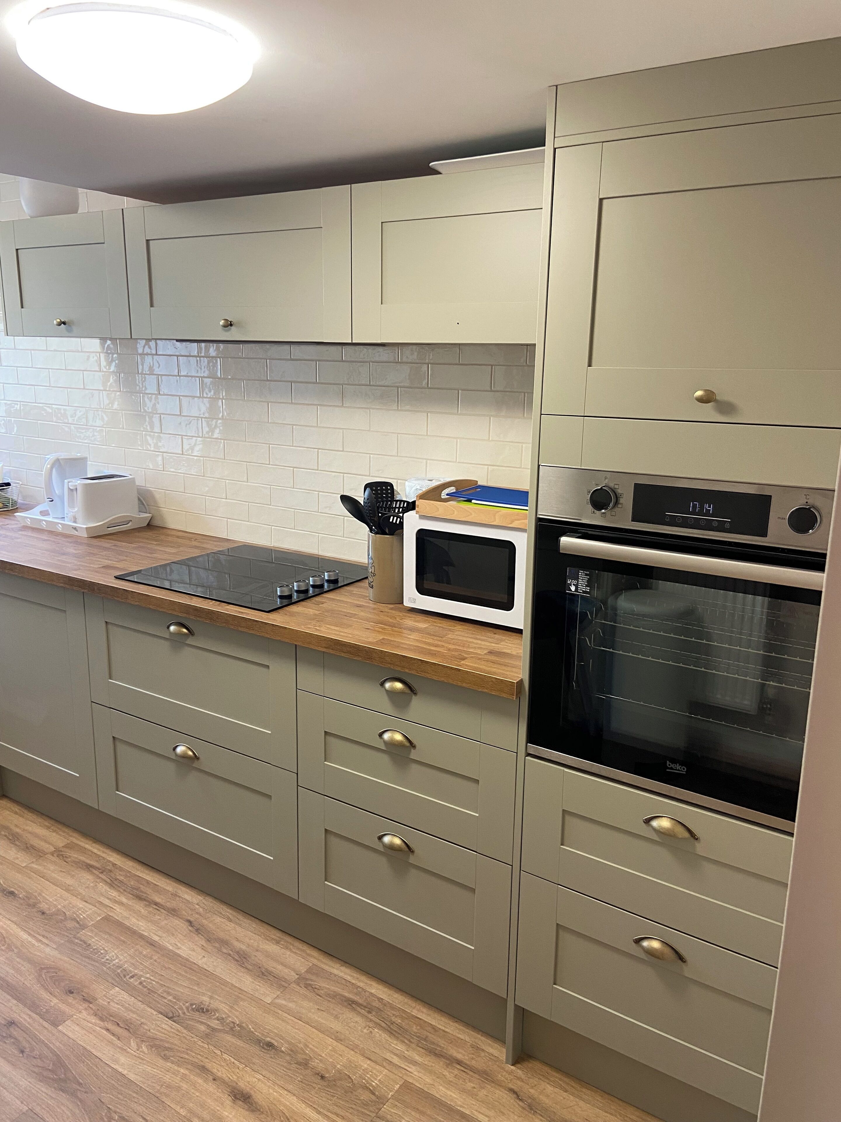 Micro-ondes, four, plaque de cuisson