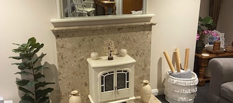 Perfect location cottage in Peel centre