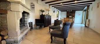 Family house sleeps 12 - 6 bedrooms - swimming pool - very large garden