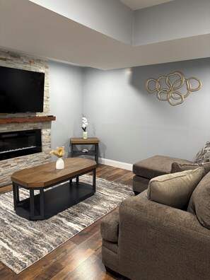 TV, fireplace