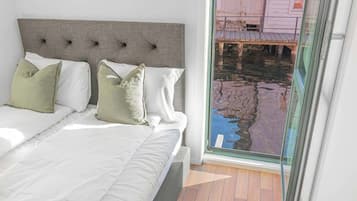 2 habitaciones, cuna de viaje y ropa de cama