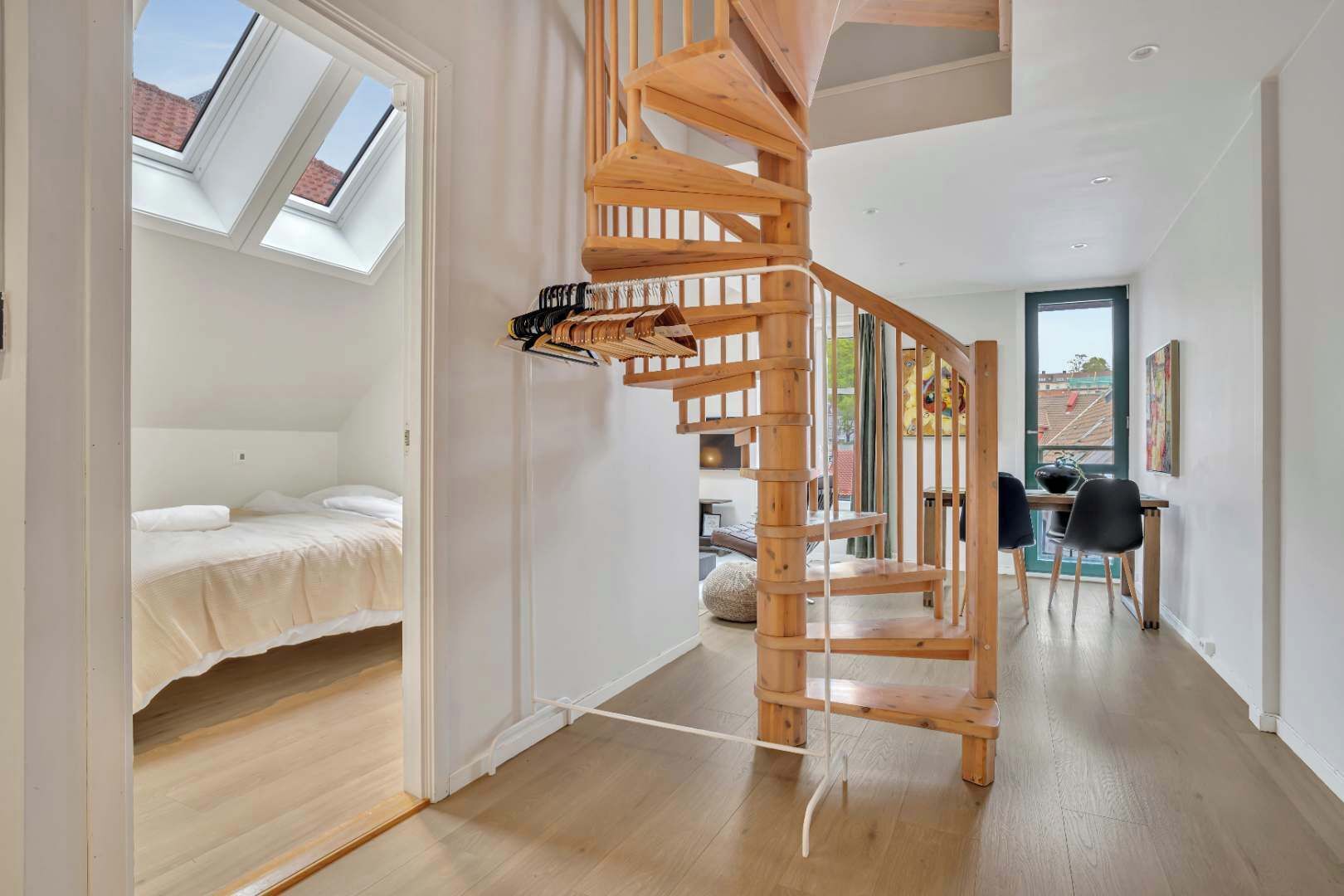 3 slaapkamers, een bureau, een strijkplank/strijkijzer, wifi