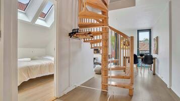 3 Schlafzimmer, Schreibtisch, Bügeleisen/Bügelbrett, WLAN