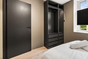 Iron/ironing board, travel cot, WiFi, bed sheets