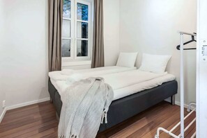 2 Schlafzimmer, Schreibtisch, Bügeleisen/Bügelbrett, WLAN