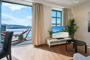 Téléviseur, bureau