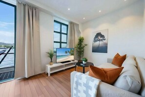 TV, offices - 107SB10 - 2BR Balcony (Bergen)