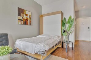 1 bedroom, desk, iron/ironing board, WiFi