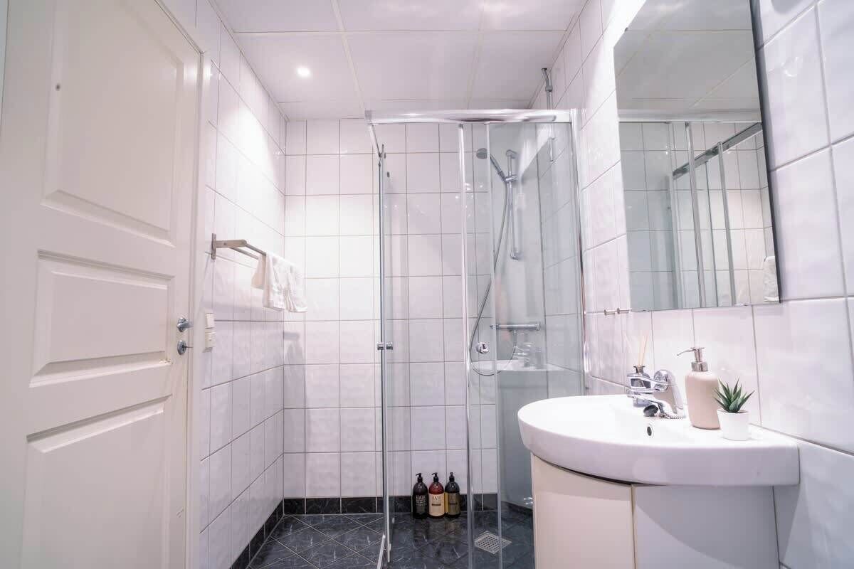 Dusj, hårføner og håndklær