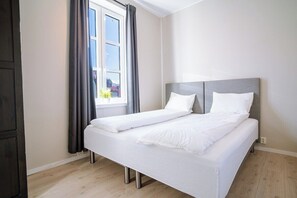 2 slaapkamers, een strijkplank/strijkijzer, reisbedje, wifi