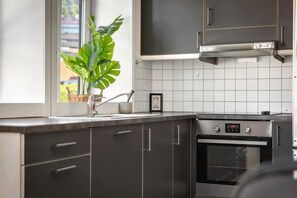 Geladeira, fogão, cooktop, lava-louças