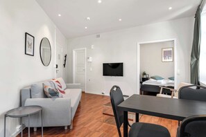 1 chambre, bureau, fer et planche à repasser, Wi-Fi