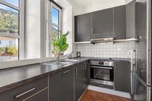 Køleskab, ovn, kogeplade, opvaskemaskine