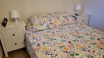 2 chambres, fer et planche Ă repasser, Wi-Fi gratuit, draps fournis