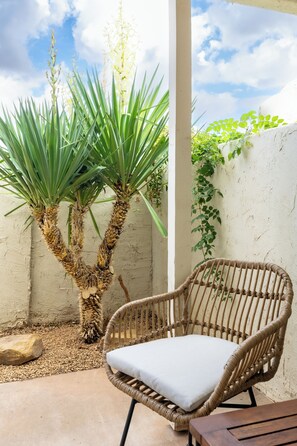 Terrace/patio - Steps to Pool, Hot Tub & Pickleball -Desert Escape (St George)