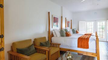 Schreibtisch, Bügeleisen/Bügelbrett, Reisekinderbett, kostenloses WLAN