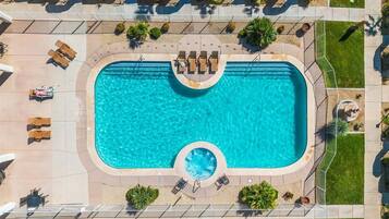 Family Pool w/ Jacuzzi