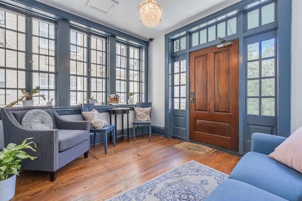 TV - Downtown Studio Apt | Prime Location w/ Balcony (Savannah)