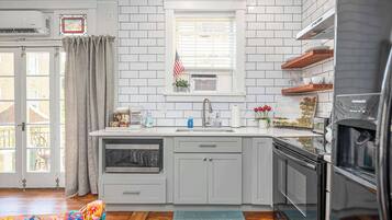 Microwave, oven, stovetop, coffee/tea maker